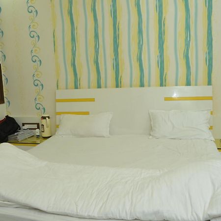 Hotel Paradise Inn Auraiya Exteriör bild