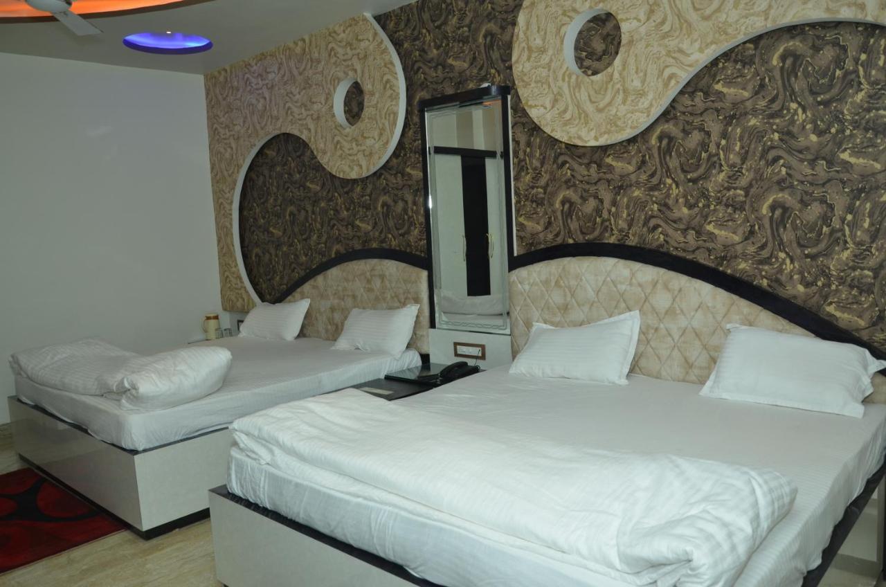 Hotel Paradise Inn Auraiya Exteriör bild