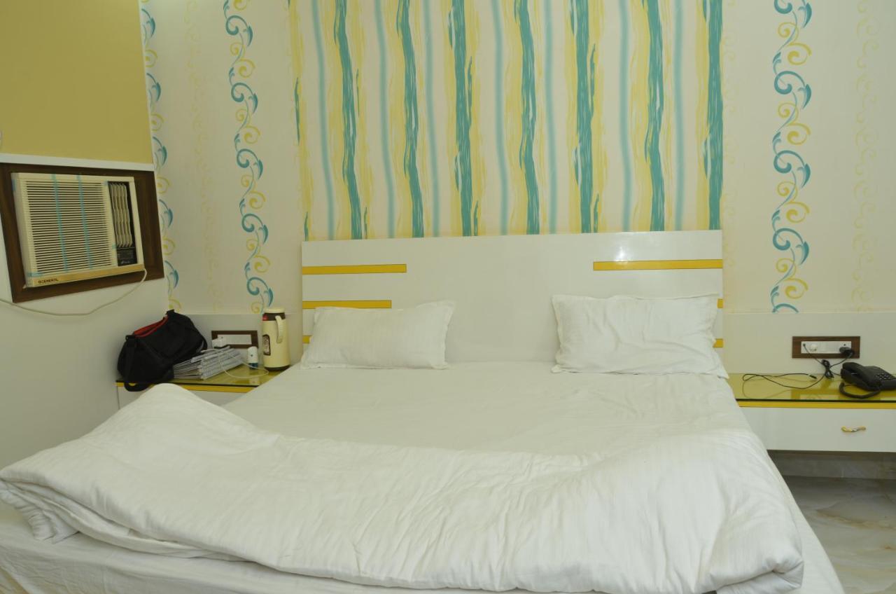 Hotel Paradise Inn Auraiya Exteriör bild