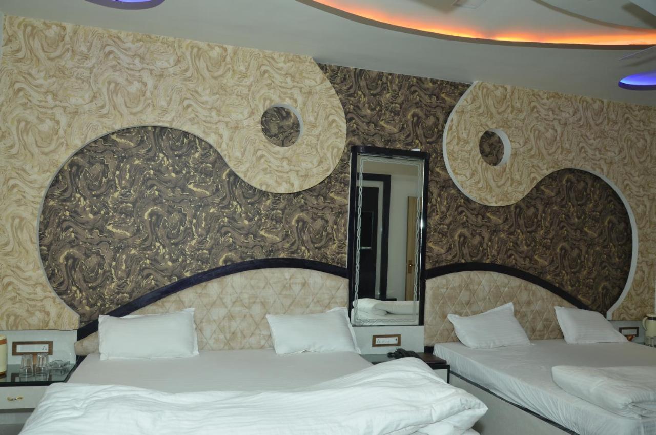 Hotel Paradise Inn Auraiya Exteriör bild